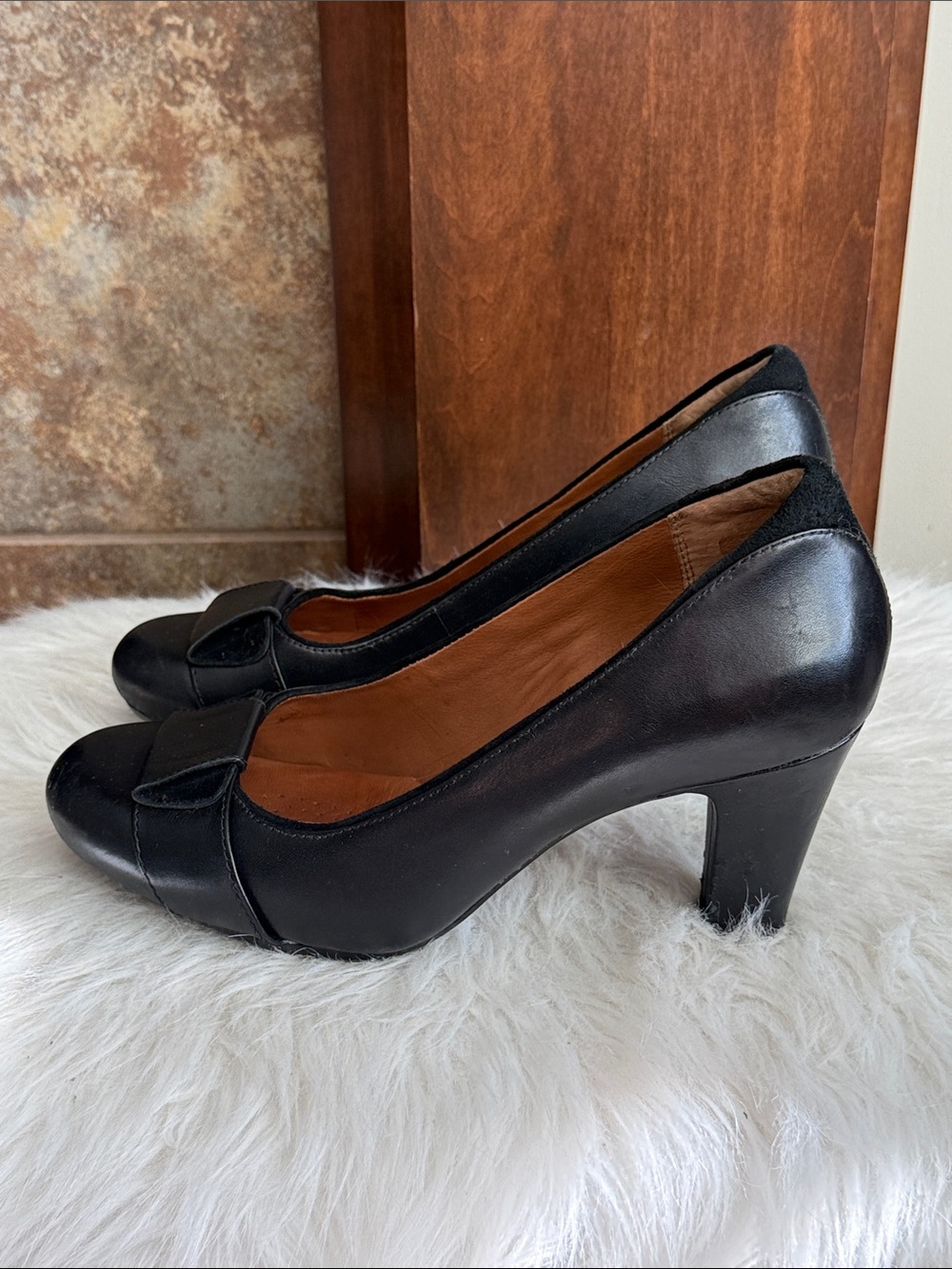 Clarks Artisan Black Leather Bow Pumps Heels Women’s 8W Wide
